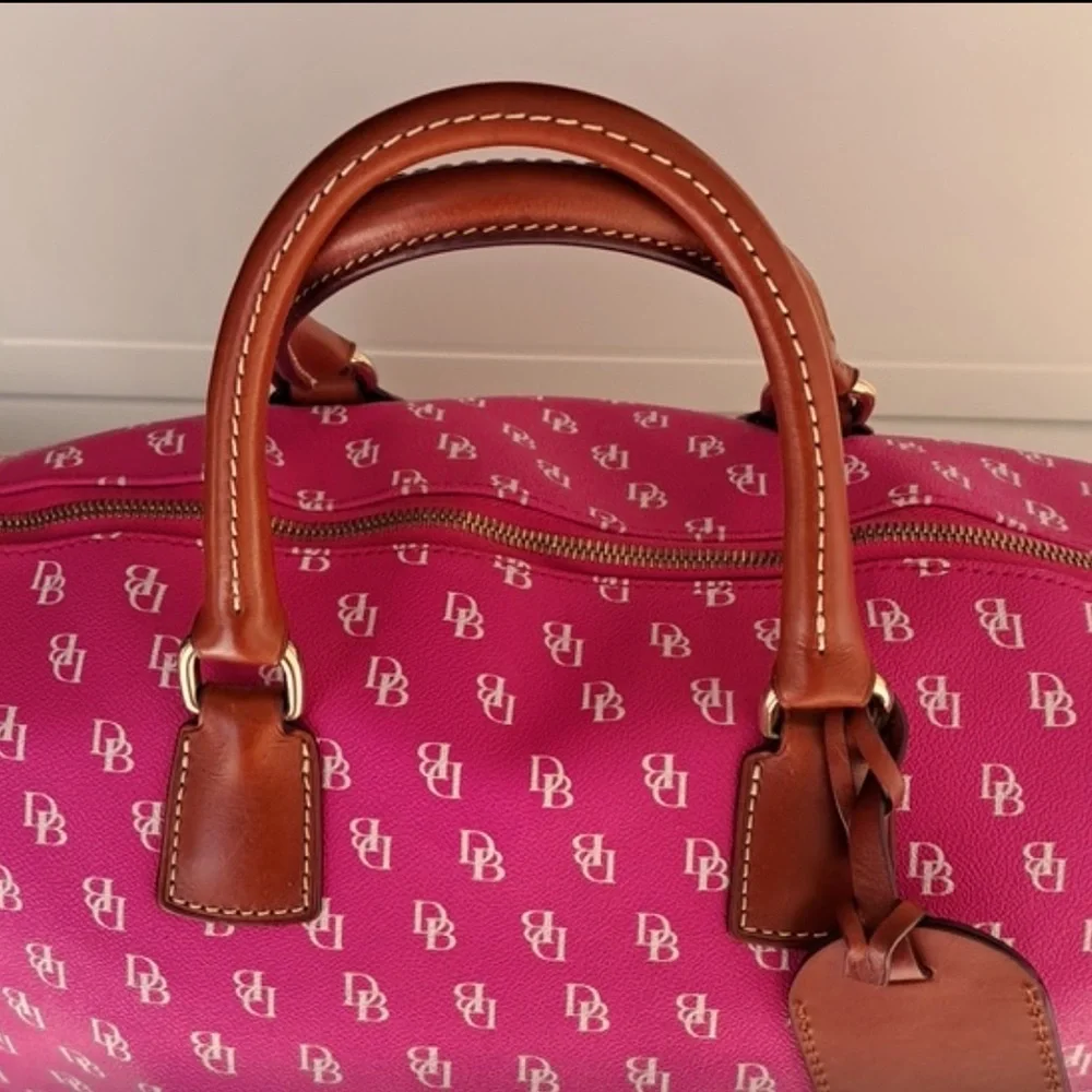 Like new EUC pink Gretta duffle weekender bag from Dooney & Bourke! 💕RARE💕 - Picture 8 of 13